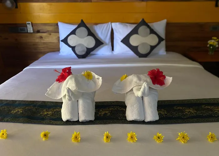 Coconut Lanta Resort @Klong Dow Beach